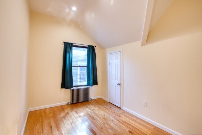Building Photo - 247 Willow St