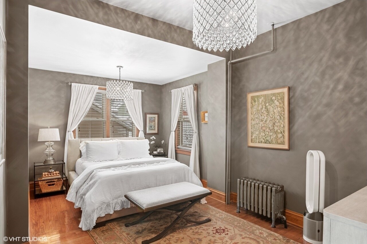 (Currently Unfurnished) - 1823 W 22nd Plz