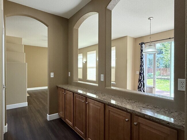Building Photo - Gorgeous Reunion Home Features 4 Beds/2.5 Baths and Large Backyard. Close to Shopping, Dining and...