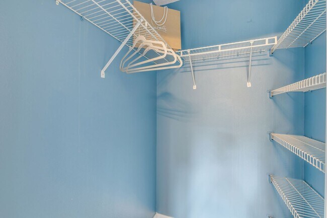 Building Photo - Spacious, sleek & central: 2Bedroom/2Bath condo in Daytona Beach!