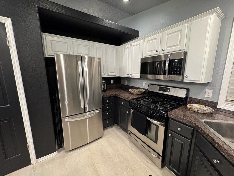 Building Photo - 1431 E Drucker St