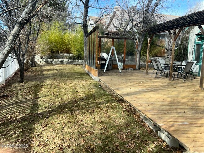 Building Photo - 1809 Lakeland Hills Dr