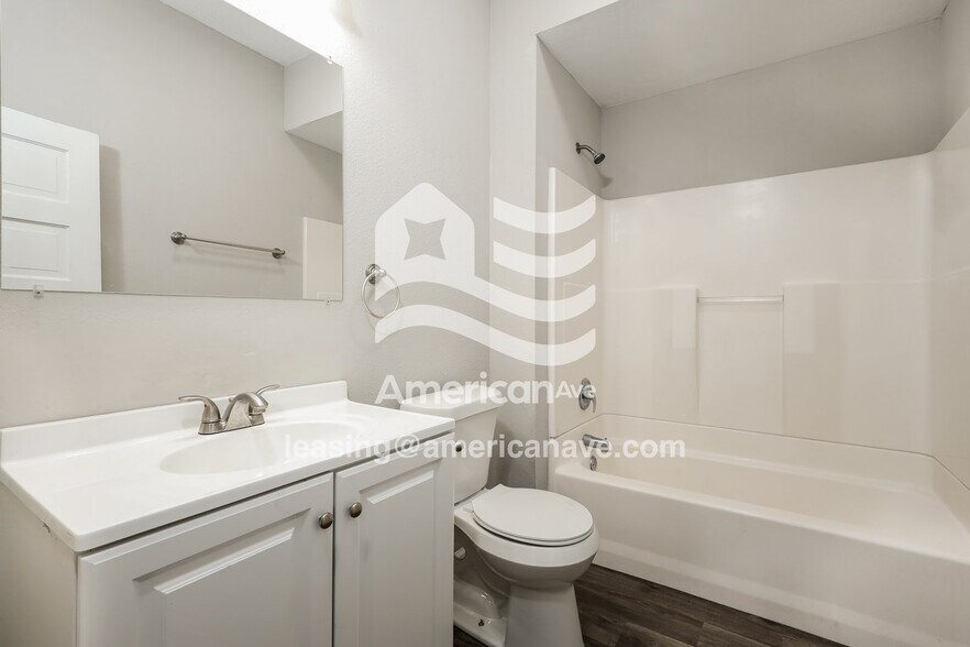 Building Photo - 2008 9th Ave