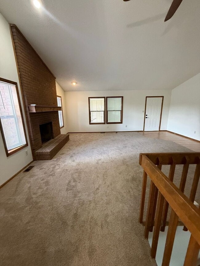 Building Photo - 6840 Delmonico Dr