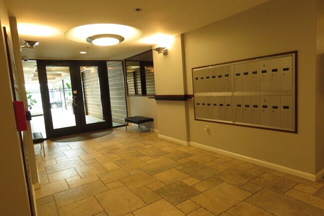 Building Photo - Unique Jr. One Bedroom with Views and Parking