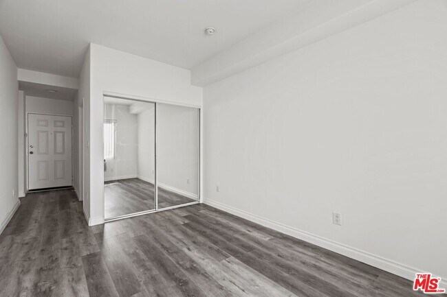 Building Photo - 1605 Stoner Ave