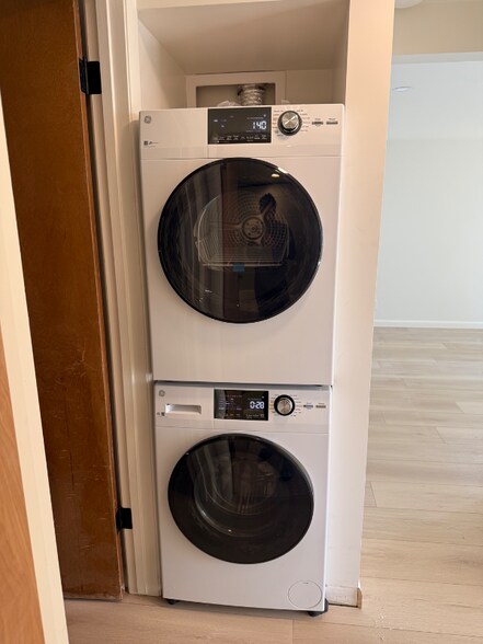 Building Photo - 673 E 6th Ave