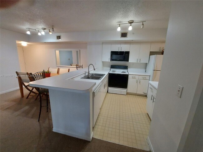 Building Photo - 2640 S University Dr