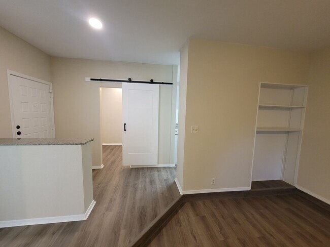 Building Photo - Newly remodeled