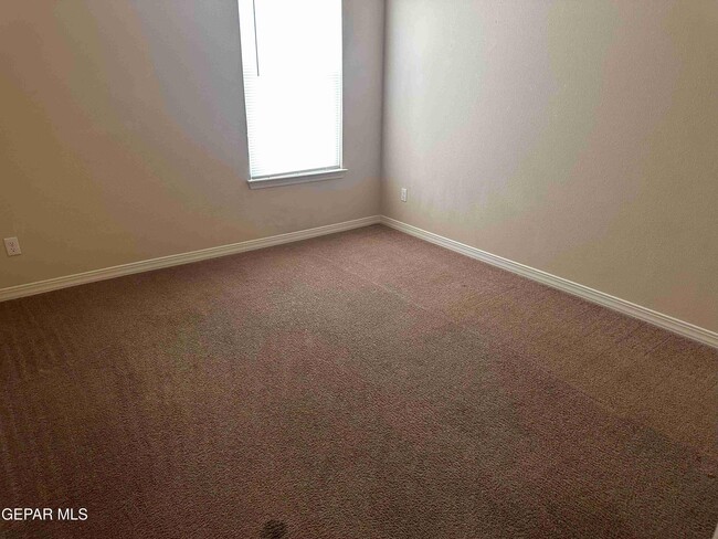 Building Photo - 14712 Far View Ct