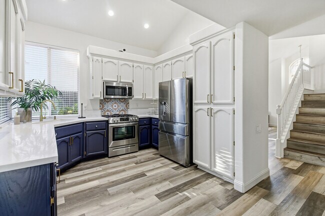 Building Photo - 2559 Du Bois Dr