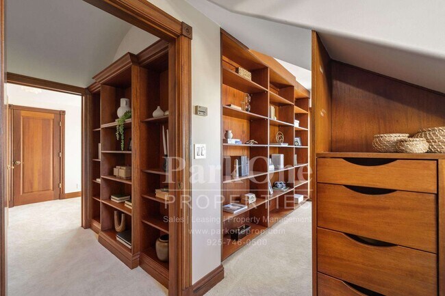 Building Photo - Short term, furnished possible for this magnificent home.