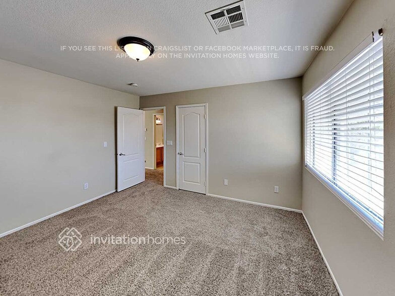 Building Photo - 4441 Rockaway Beach St