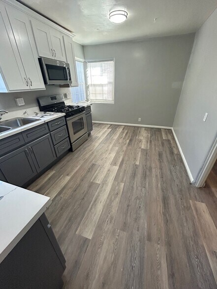 Building Photo - 716 Badgley Dr