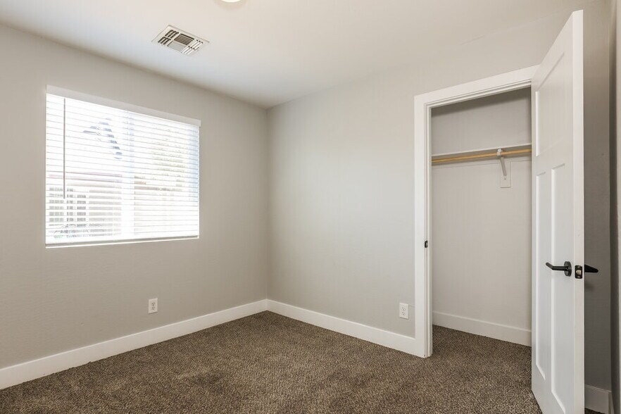 Building Photo - 3865 W Gaby Rd