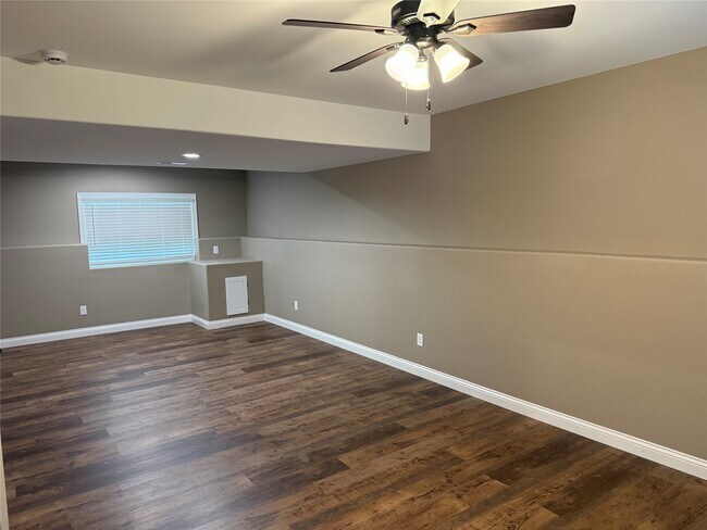 Building Photo - 1135 Baseball Dr