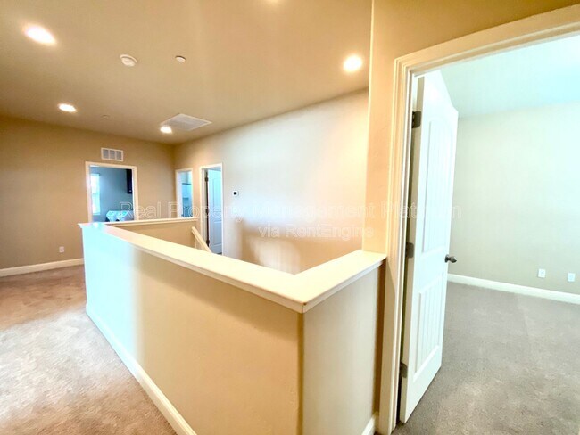 Building Photo - 6162 E Farrin Ave