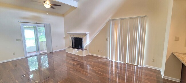 Building Photo - Venetian Villa 2 Bedroom 2 Bath 2 Car Garage w/Waterview!