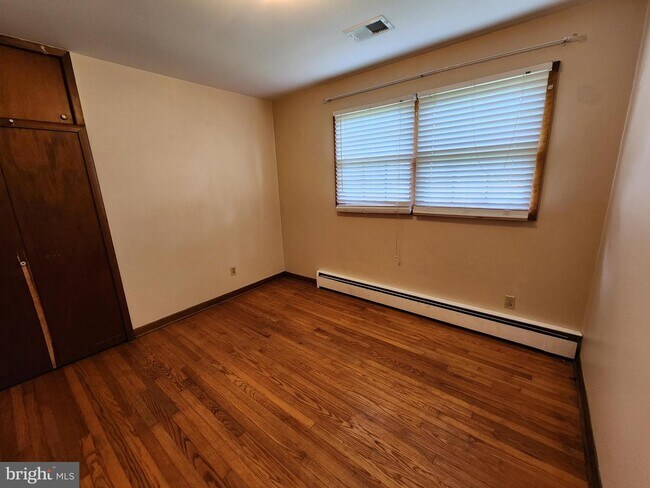 Building Photo - 17158 Ferry Dock Rd