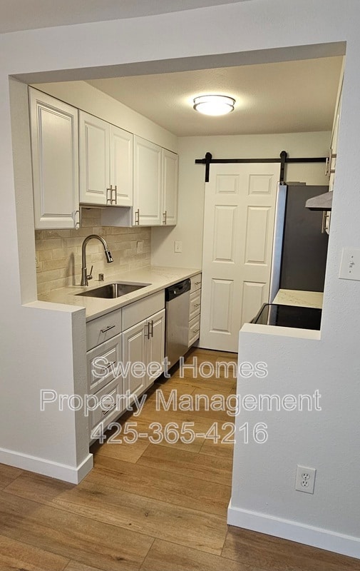 Building Photo - 12107 NE Bel Red Rd