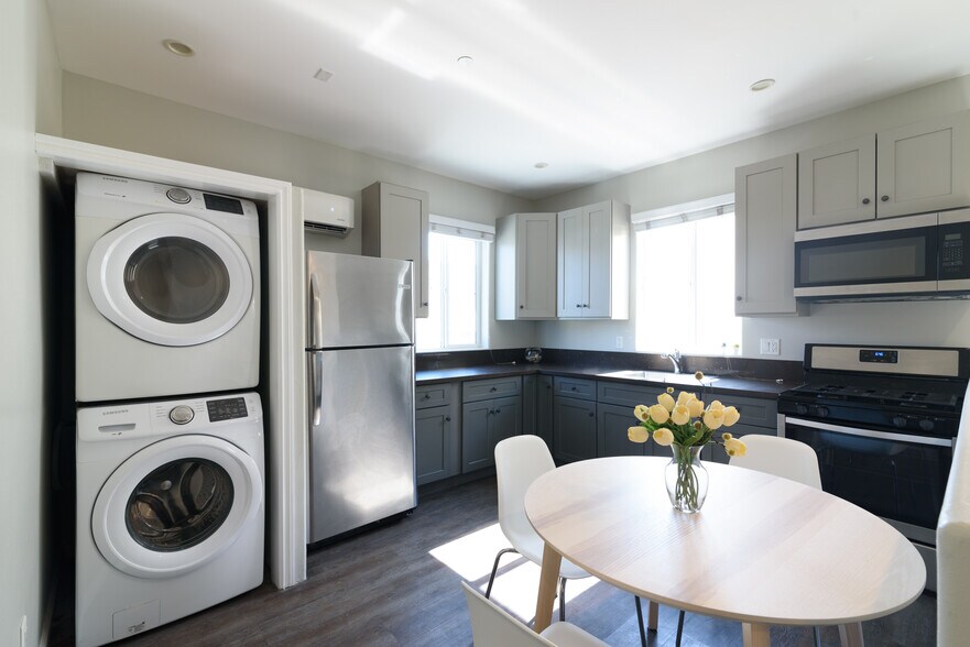 Building Photo - 1164 W 24th St