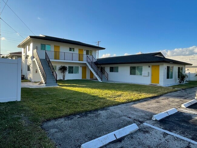 Building Photo - 4911 NE 19th Ave