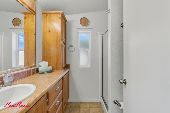 Building Photo - Single-Level 2 Bedroom Home in Washington 55+ Community!