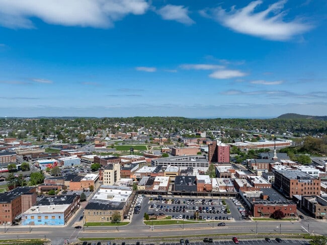 Building Photo - 220 Highland Ave