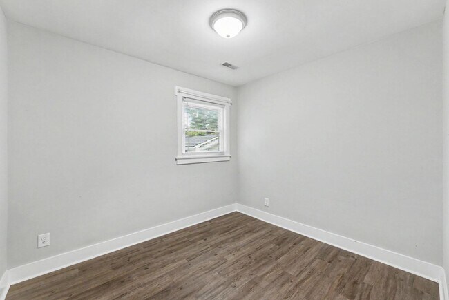 Building Photo - 106 Rahway Rd