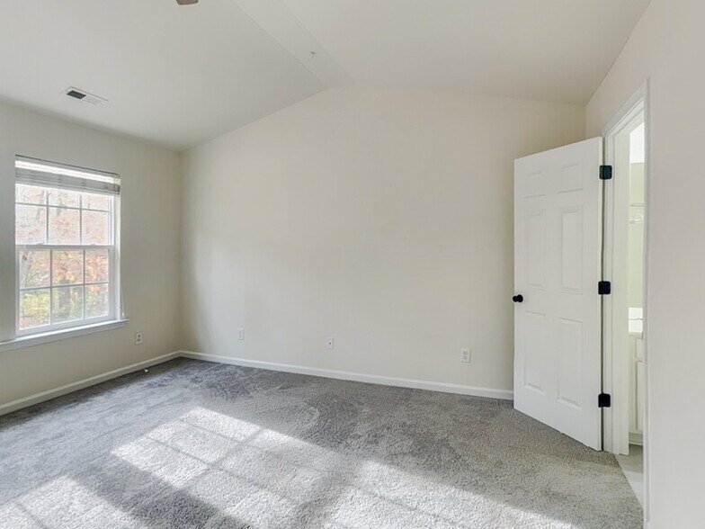 Building Photo - 8627 Challenger Dr