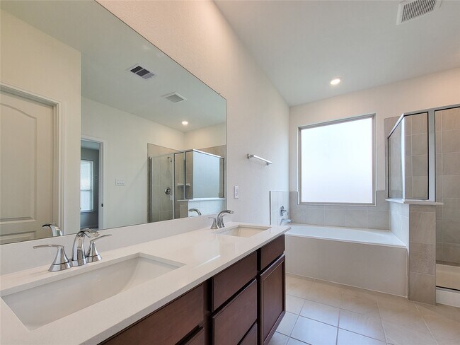 Building Photo - 2809 Cordova Hl Dr