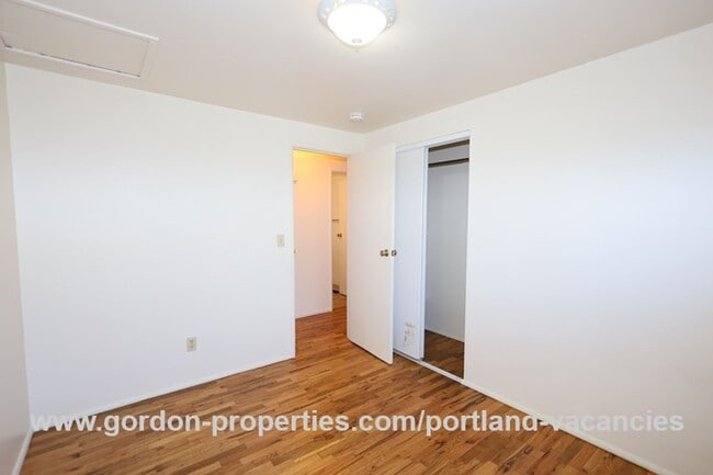 Building Photo - SE Tenino St - Brentwood-Darlington ranch-...