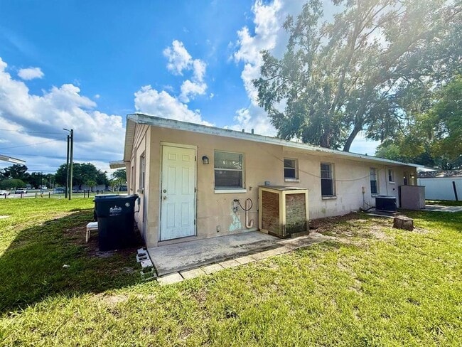 Building Photo - 10812 Hannaway Dr