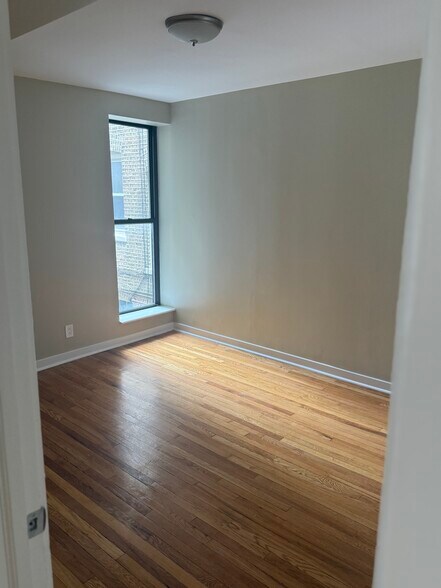 Building Photo - 4710 N Monticello Ave