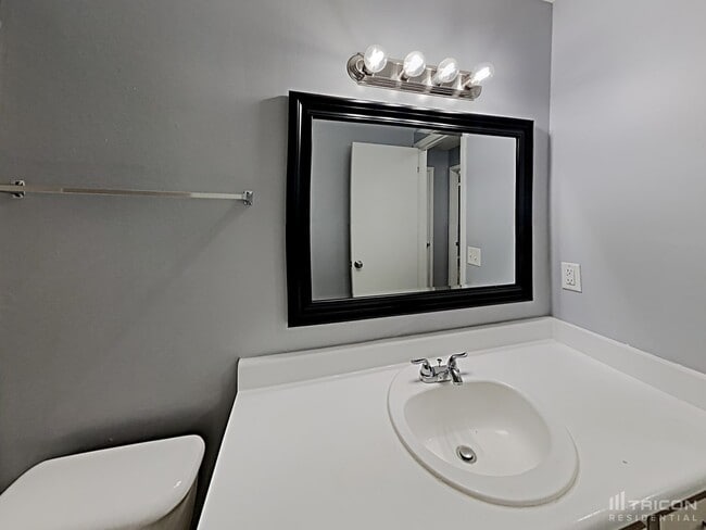 Building Photo - 152 Mante Dr