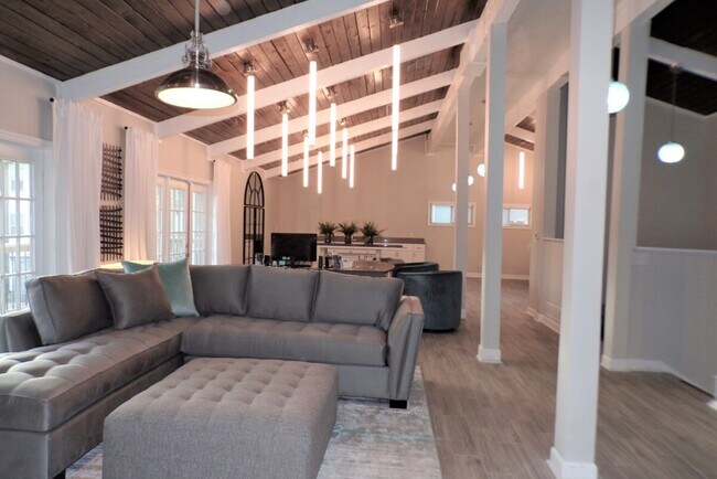 Modern - The Onyx at 67