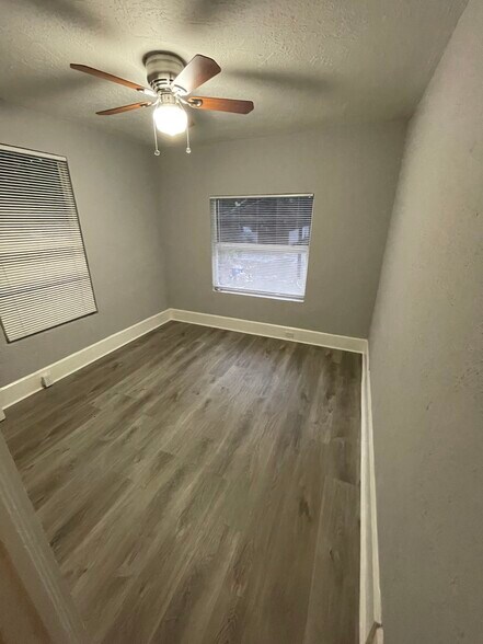 Building Photo - 776 14th Ave S