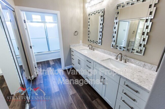 Building Photo - 11680 E Sahuaro Dr