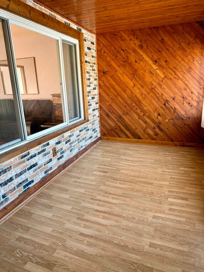 Building Photo - 3251 N Osage Ave