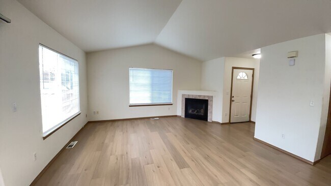 Building Photo - CM#4