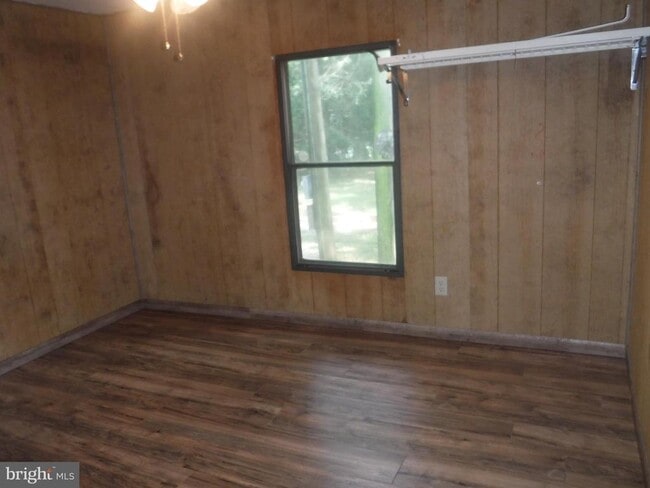 Building Photo - 4 Fern Cir