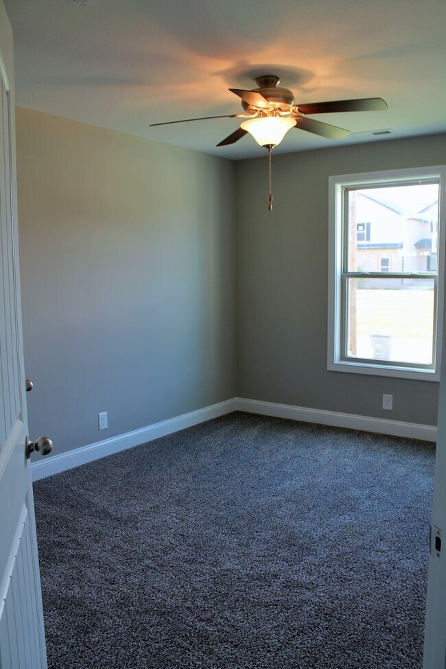 Building Photo - 257 Azalea Dr