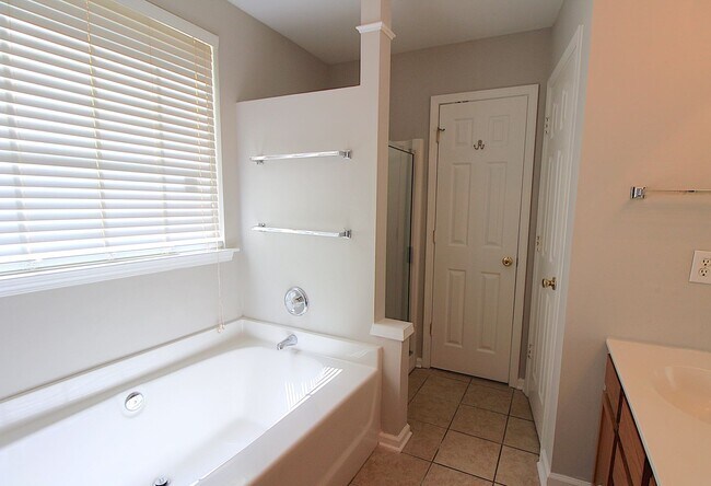 Building Photo - Updated 3-Bedroom Home in Silverstone Neighborhood – Move-In Ready!