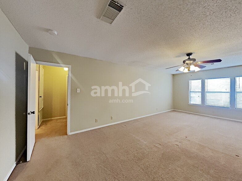 Building Photo - 7810 Dueling Oak