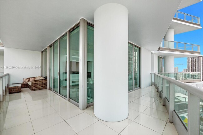 Building Photo - 900 Biscayne Blvd