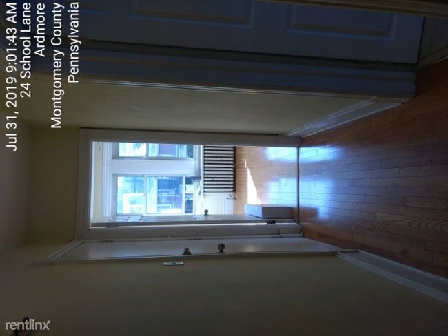 Building Photo - 22 School Ln