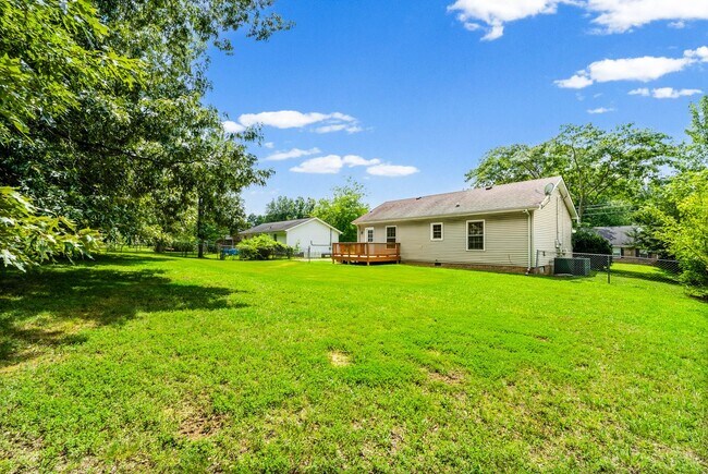 Building Photo - 541 Donna Dr