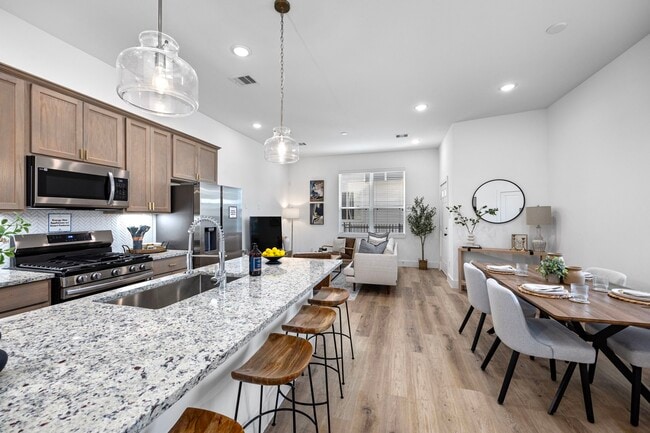 Building Photo - 1570 W Tidwell Rd