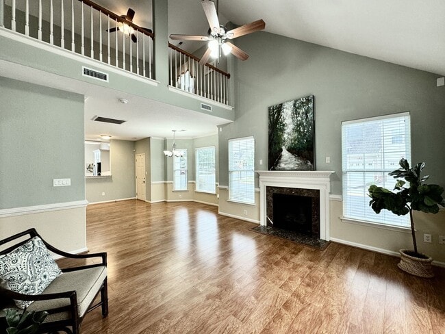 Building Photo - READY NOW!! End-Unit Loft-Style Condo w/1s...