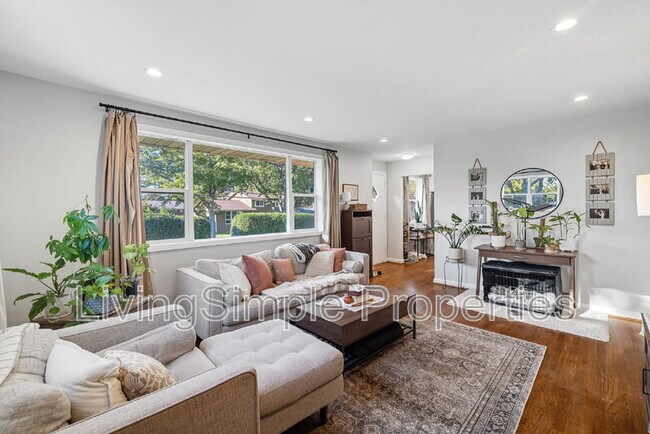 Primary Photo - 422 Eisner St